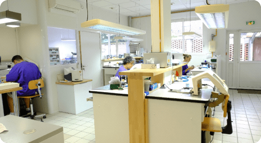 Travail au laboratoire